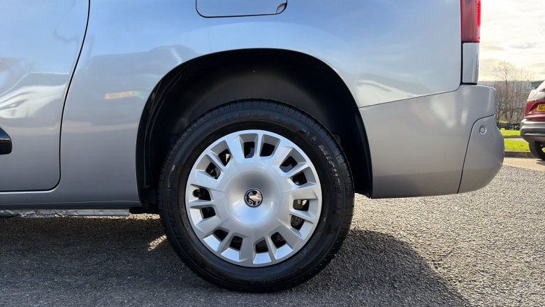 Vauxhall Combo Cargo Combo Xl Diesel 1.5 Turbo D 100ps Pro H1 Van